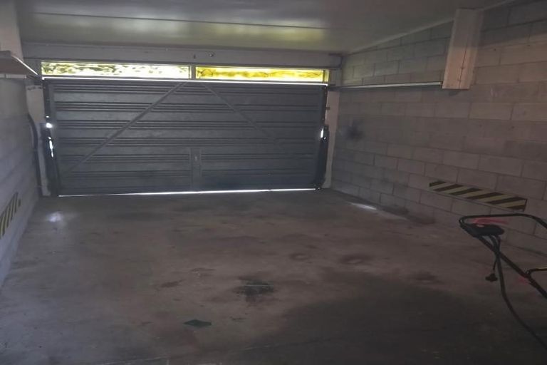 Photo of property in 3-4/37 Wood Street, Takaro, Palmerston North, 4410