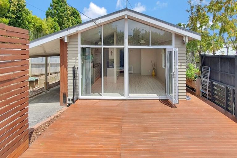 Photo of property in 1/44 Stanley Road, Glenfield, Auckland, 0629