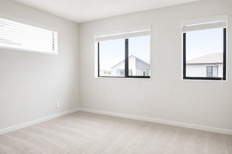 Photo of property in 42 Toanui Road, Hobsonville, Auckland, 0616
