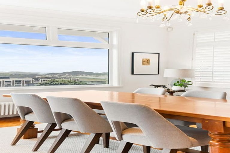 Photo of property in 8 Central Terrace, Kelburn, Wellington, 6012