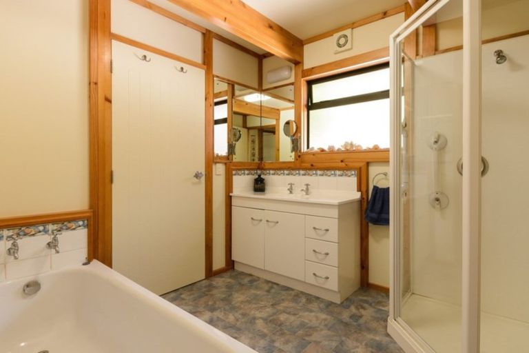 Photo of property in 11 Amelia Crescent, Waikawa, Picton, 7220