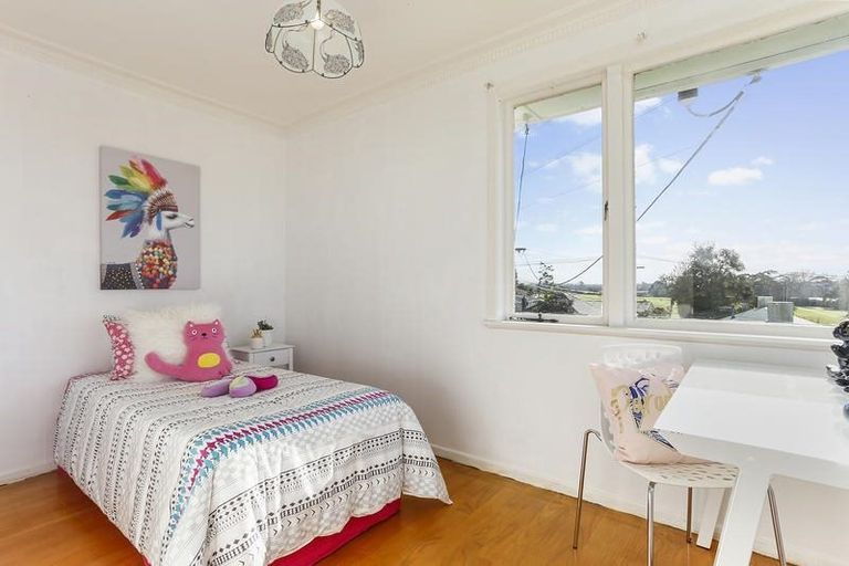 Photo of property in 50 Beaubank Road, Kelston, Auckland, 0602