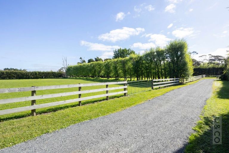 Photo of property in 11 Taupaki Road, Taupaki, 0782