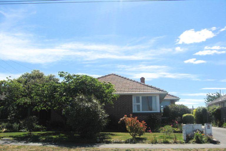 Photo of property in 16 Vivian Street, Burwood, Christchurch, 8083