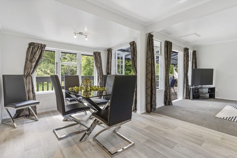 Photo of property in 673 West Coast Road, Oratia, Auckland, 0604