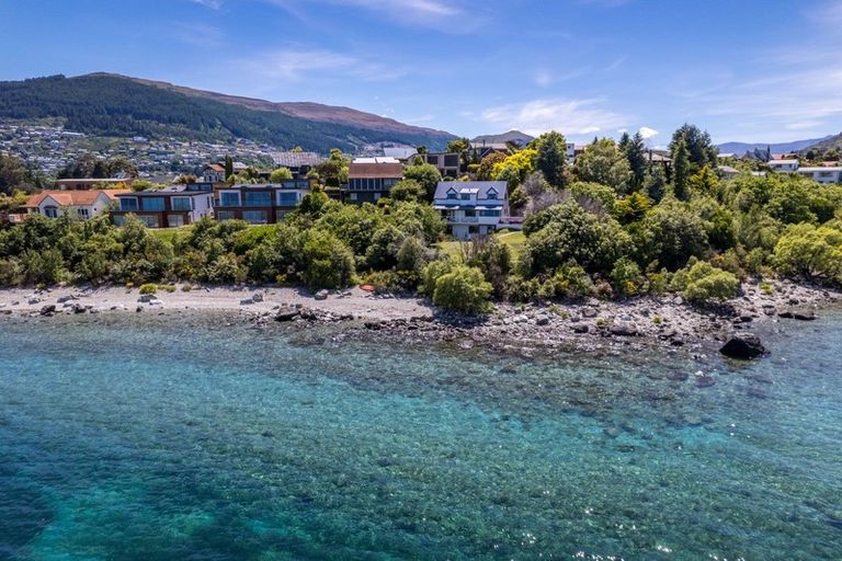 Photo of property in 78 Cedar Drive, Kelvin Heights, Queenstown, 9300