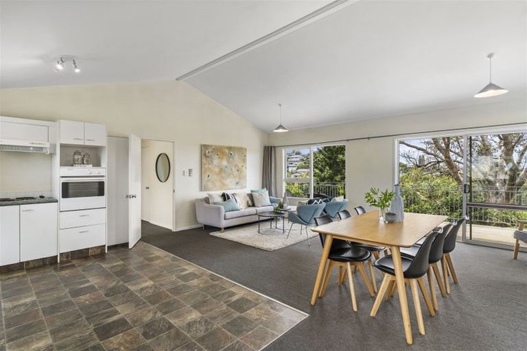 Photo of property in 24 Greendale Spur, Glenfield, Auckland, 0629