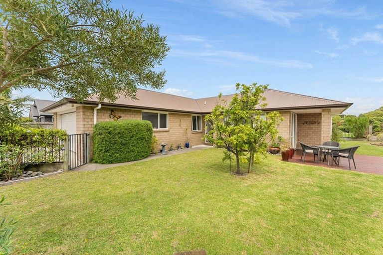 Photo of property in 46 Butterworth Crescent, Papamoa Beach, Papamoa, 3118