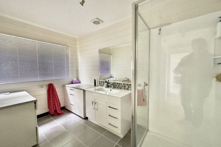 Photo of property in 1/50 Sale Street, Cockle Bay, Auckland, 2014