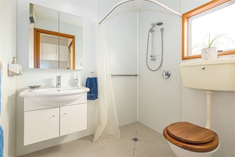 Photo of property in 5 Raekura Place, Redcliffs, Christchurch, 8081