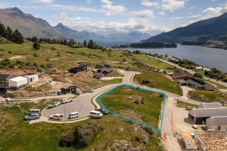 Photo of property in 1 Elk Place, Kelvin Heights, Queenstown, 9300