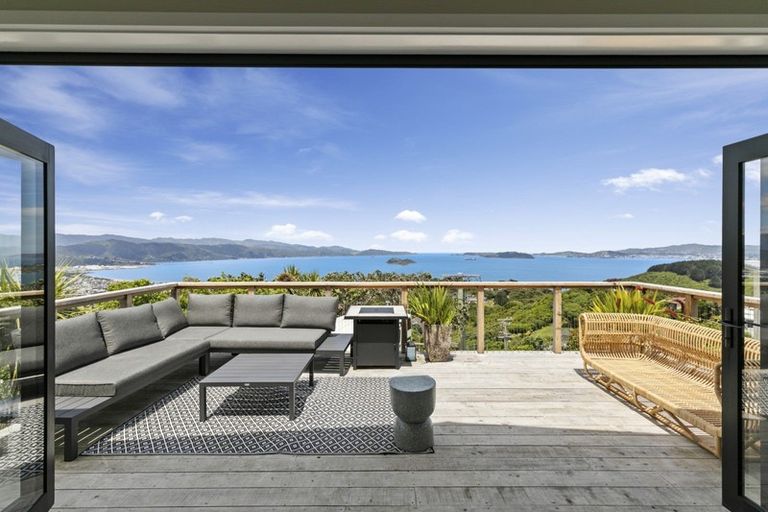 Photo of property in 85 Maungaraki Road, Korokoro, Lower Hutt, 5012