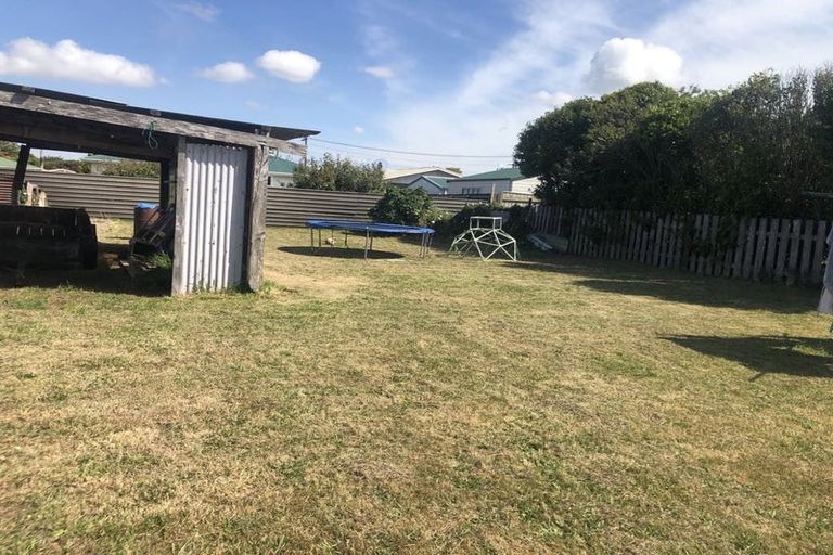 Photo of property in 2 Sutton Place, Hawera, 4610