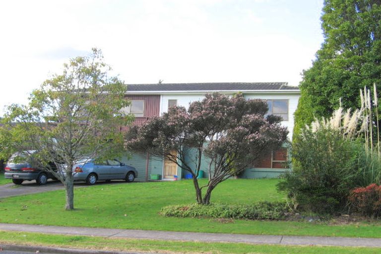 Photo of property in 35 Sikkim Crescent, Clover Park, Auckland, 2019