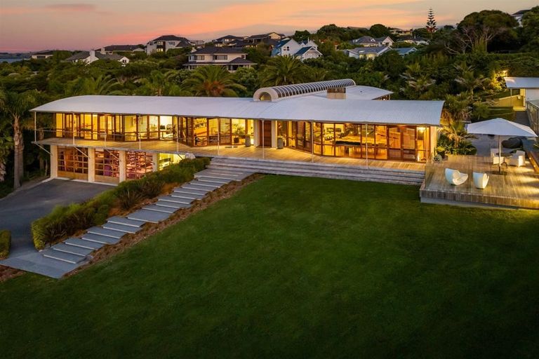 Photo of property in 360 Paremata Road, Whitby, Porirua, 5381