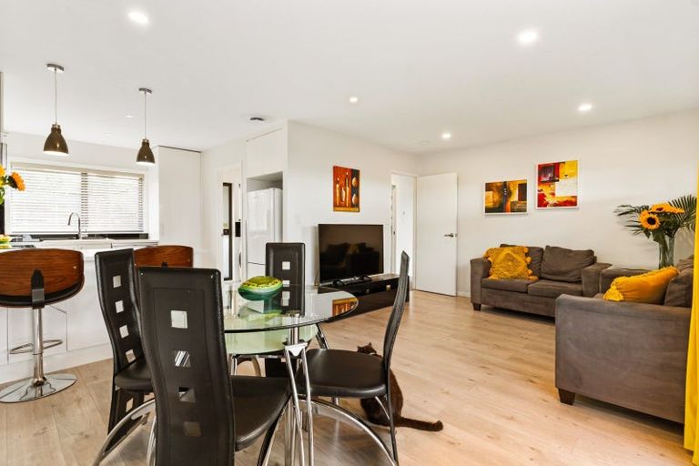 Photo of property in 2/9 Lancaster Road, Beach Haven, Auckland, 0626