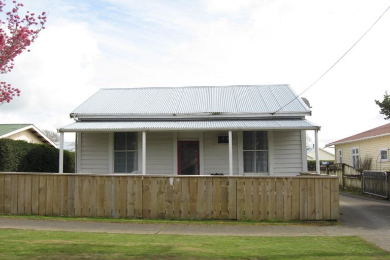 Photo of property in 6 Hinau Street, Inglewood, 4330