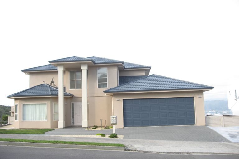 Photo of property in 45 Tamworth Crescent, Newlands, Wellington, 6037