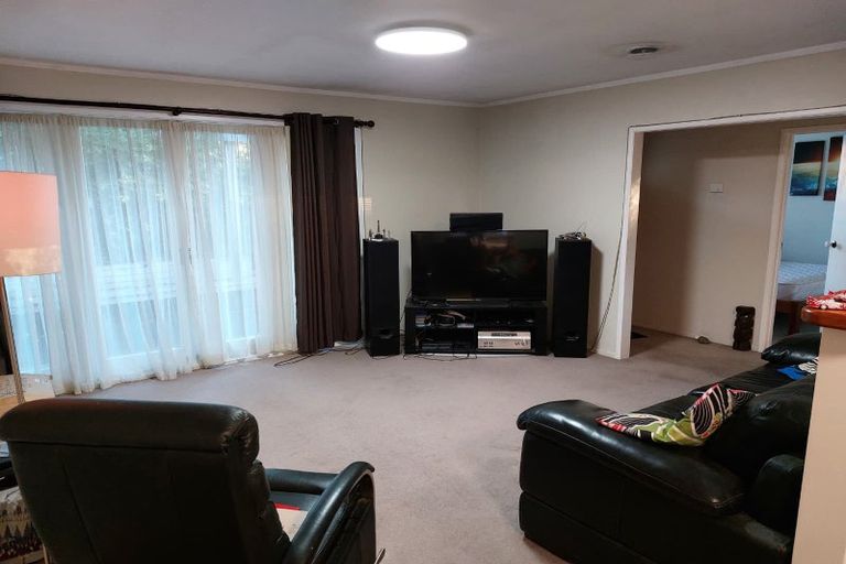Photo of property in 14 Barnfield Place, Glendene, Auckland, 0602