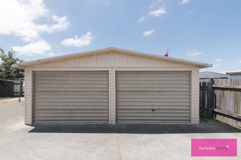 Photo of property in 11 Colonial Place, Kelvin Grove, Palmerston North, 4414