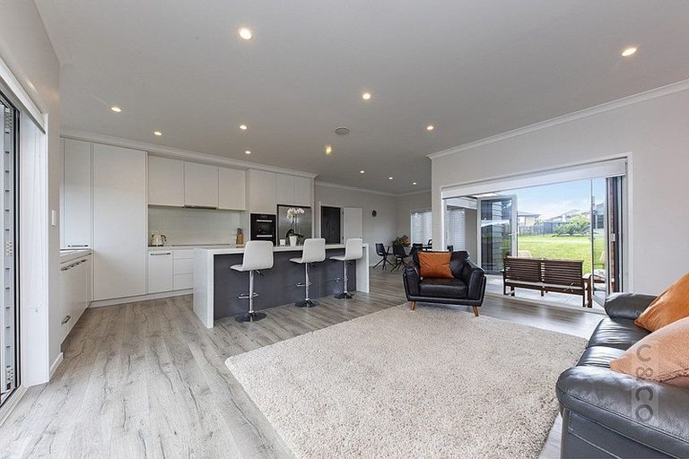 Photo of property in 80 Pohutukawa Parade, Riverhead, 0820