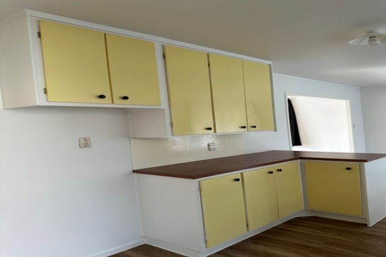 Photo of property in 10 Camphora Place, Ranui, Auckland, 0612