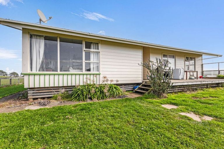 Photo of property in 452 Ohangai Road, Hawera, 4672
