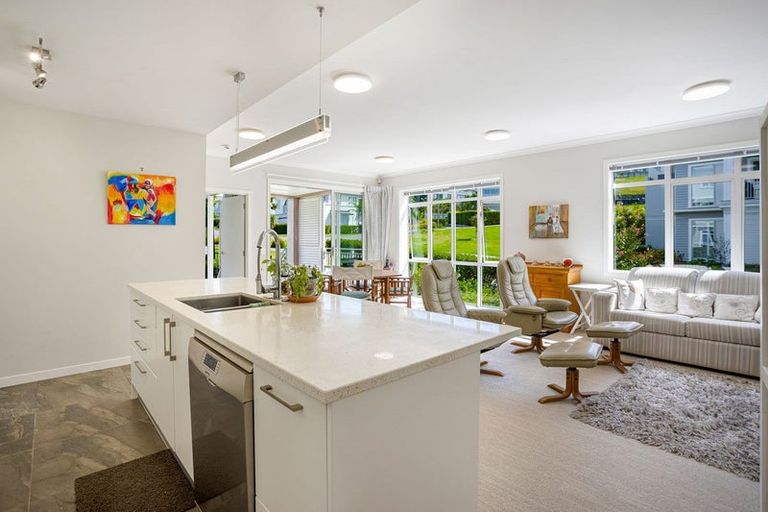 Photo of property in 66 Panorama Heights, Orewa, 0931