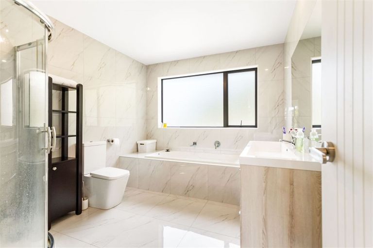 Photo of property in 14 Kotuku Street, Te Atatu Peninsula, Auckland, 0610