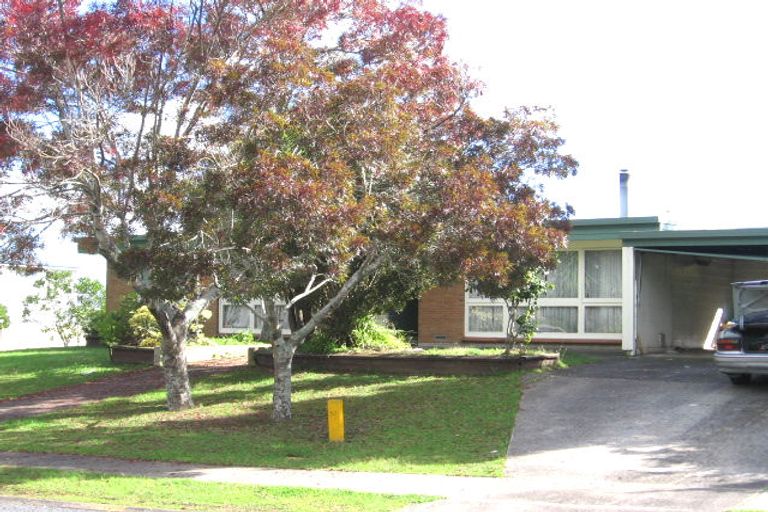 Photo of property in 2 Vanbrugh Place, Bucklands Beach, Auckland, 2014
