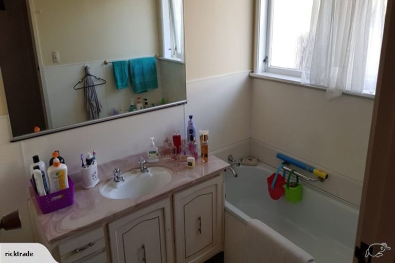 Photo of property in 1/5 Grove Road, Papakura, 2110