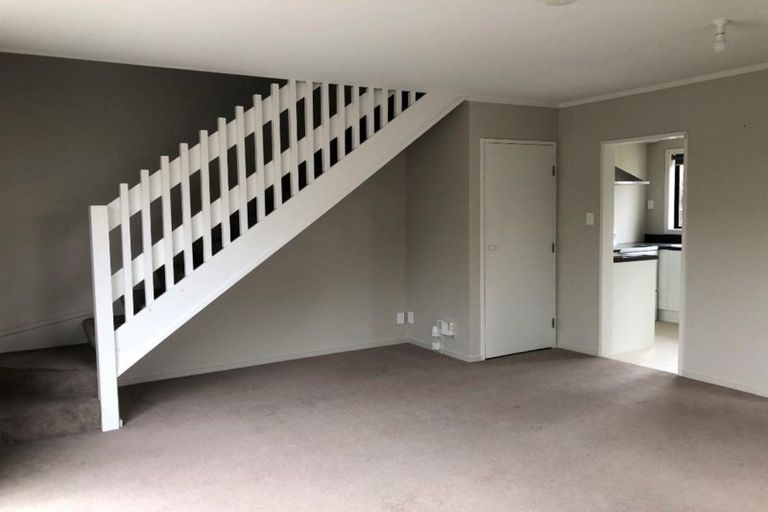 Photo of property in 33a Sunhaven Drive, Newlands, Wellington, 6037