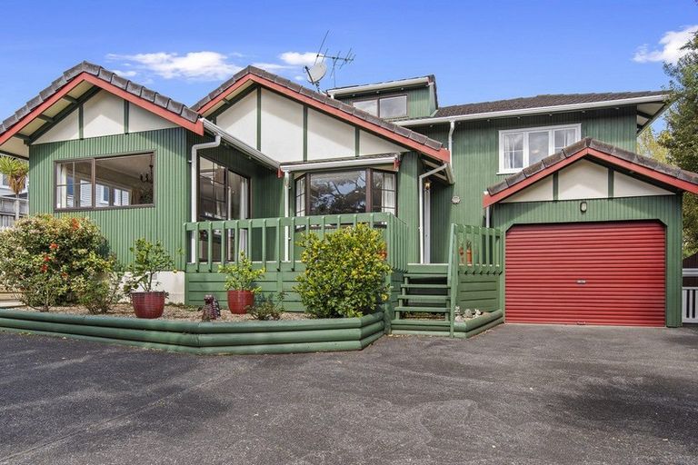 Photo of property in 13 Chatham Avenue, Paremoremo, Auckland, 0632