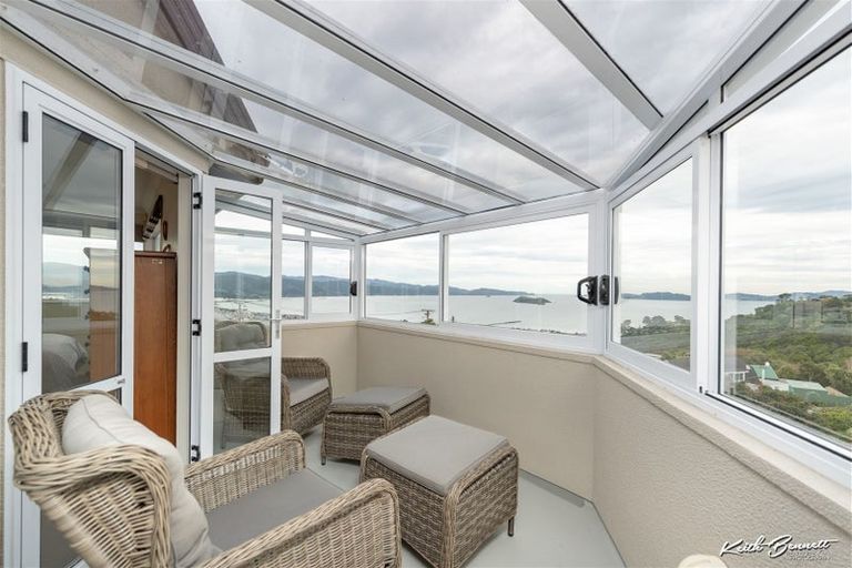 Photo of property in 8 Te Whiti Grove, Korokoro, Lower Hutt, 5012