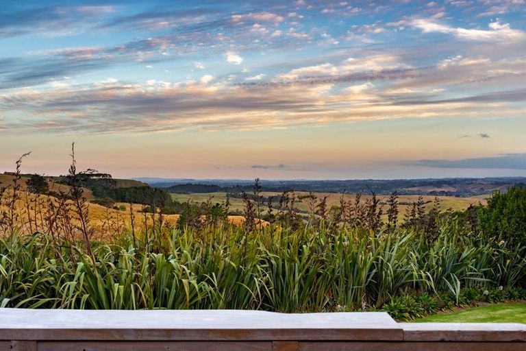 Photo of property in 236 Kiwitahi Road, Helensville, 0875