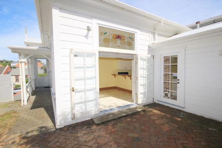 Photo of property in 68 Northland Road, Northland, Wellington, 6012