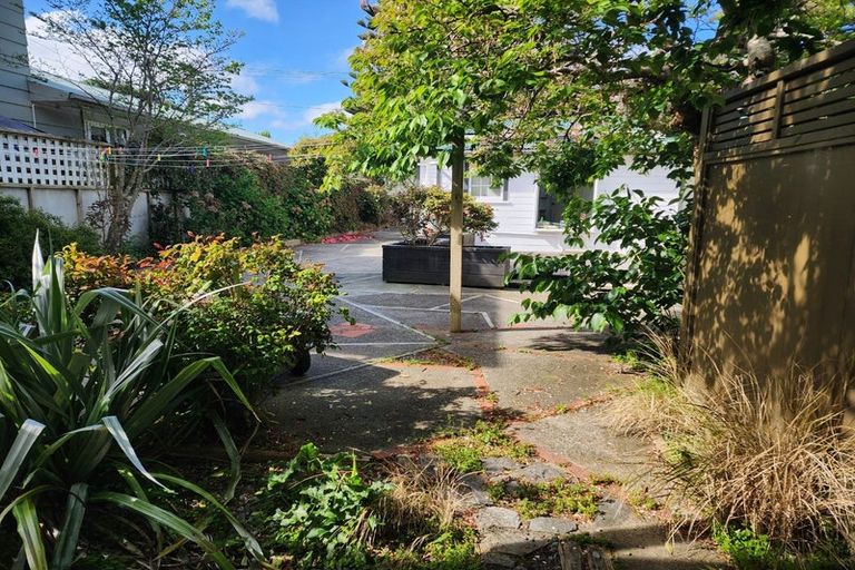 Photo of property in 6 Nikau Street, Eastbourne, Lower Hutt, 5013