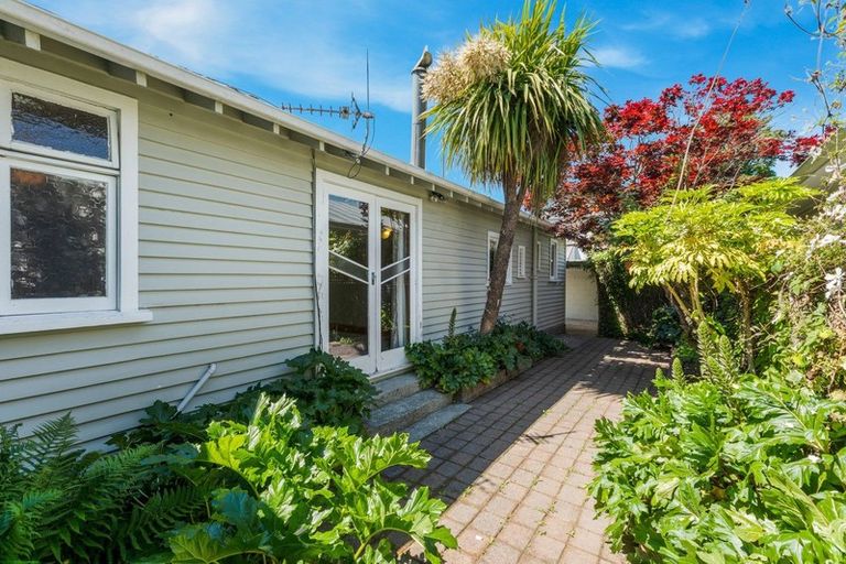 Photo of property in 102 Retreat Road, Avonside, Christchurch, 8061