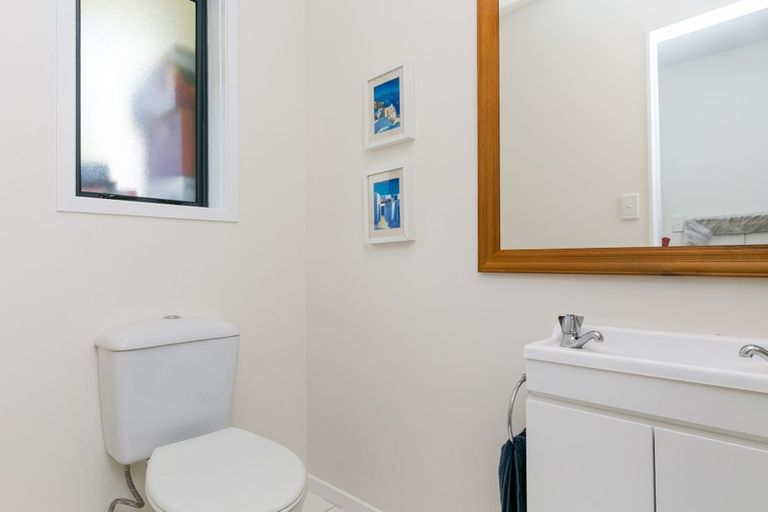 Photo of property in 28 Lawson Place, Mount Victoria, Wellington, 6011