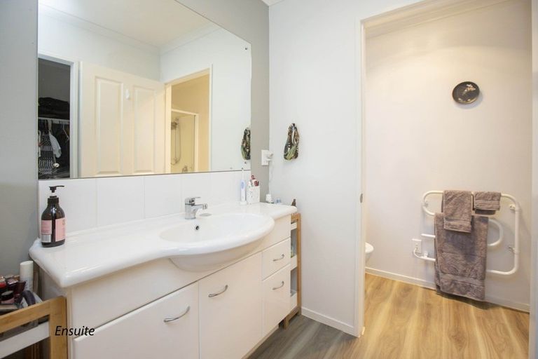 Photo of property in 61 Percy Kinsman Crescent, Riverstone Terraces, Upper Hutt, 5018