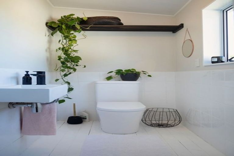 Photo of property in 81a Rangatira Road, Beach Haven, Auckland, 0626