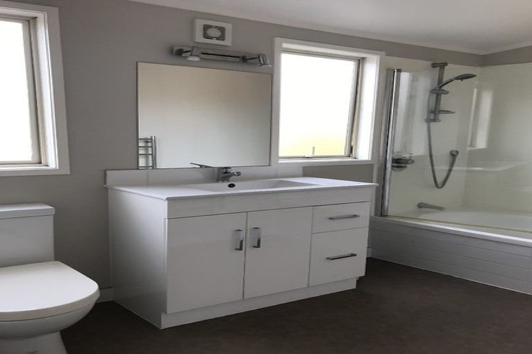 Photo of property in 1/42 Forrest Hill Road, Forrest Hill, Auckland, 0620