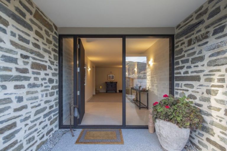 Photo of property in 544 Peninsula Road, Kelvin Heights, Queenstown, 9300