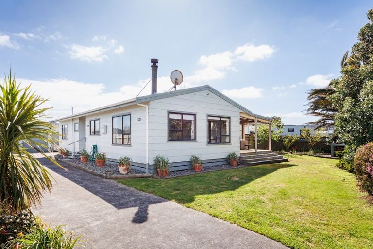 Photo of property in 18 Thomas Place, Foxton Beach, Foxton, 4815