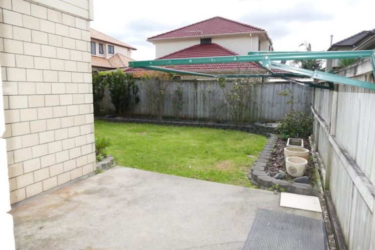 Photo of property in 22 Walter Haddrell Crescent, Flat Bush, Auckland, 2016
