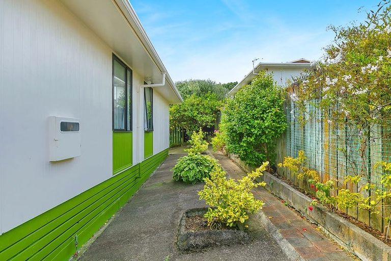 Photo of property in 4 Kivell Street, Ranui, Porirua, 5024
