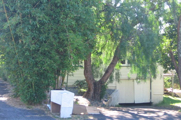 Photo of property in 10 Waters Place, New Lynn, Auckland, 0600