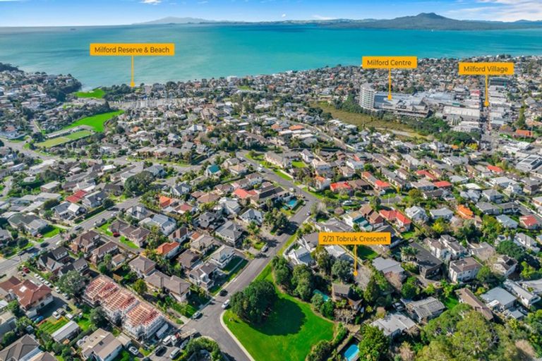 Photo of property in 2/21 Tobruk Crescent, Milford, Auckland, 0620