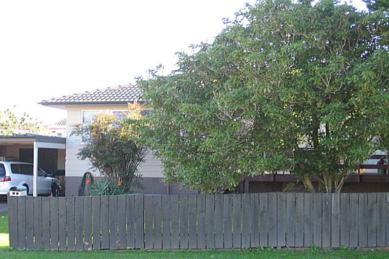 Photo of property in 1/1 Vetori Place, Clover Park, Auckland, 2023