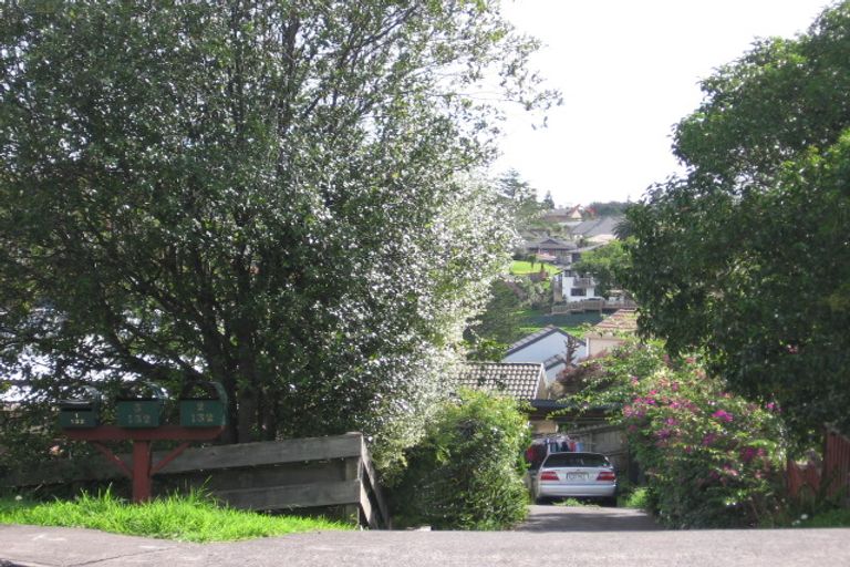 Photo of property in 2/132 Edmonton Road, Te Atatu South, Auckland, 0610